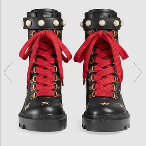 Gucci Leather embroidered boot excellentcondition